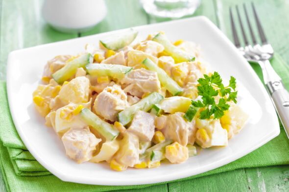 Ljetna salata - lagano i neobično jelo na jelovniku mediteranske prehrane