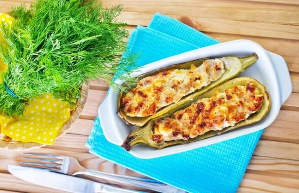 Mediteranska prehrana bogata je jelima od povrća, poput tikvica s feta sirom